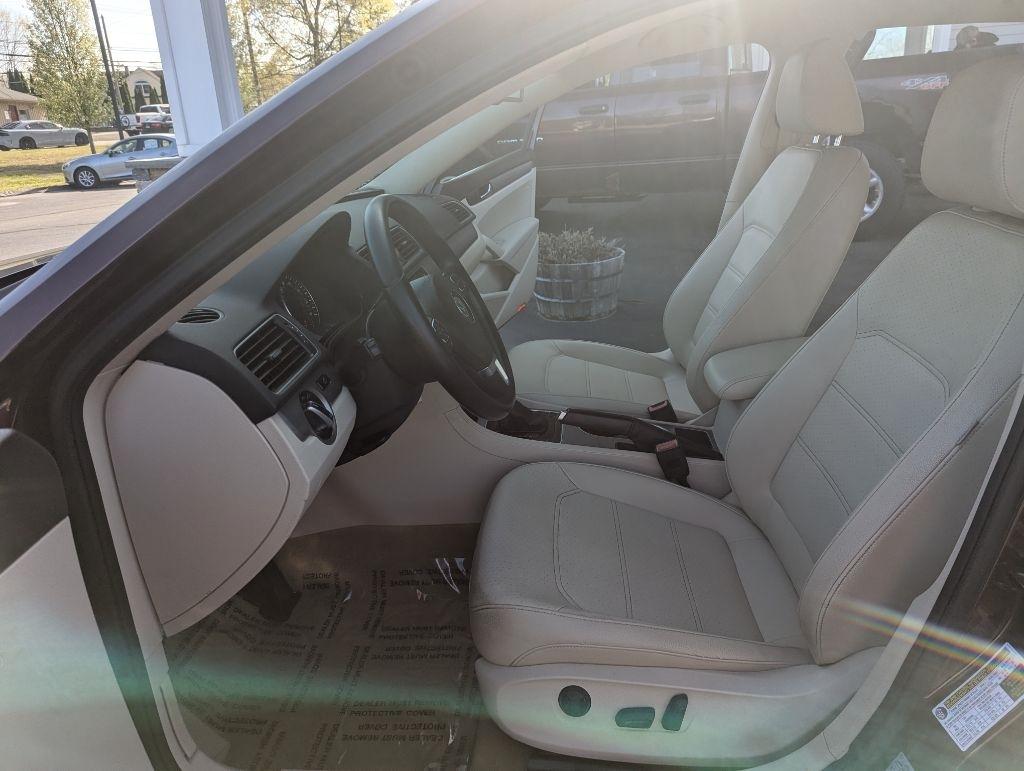 Volkswagen Passat 2.5L SE AT 2014