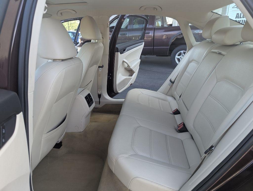 Volkswagen Passat 2.5L SE AT 2014
