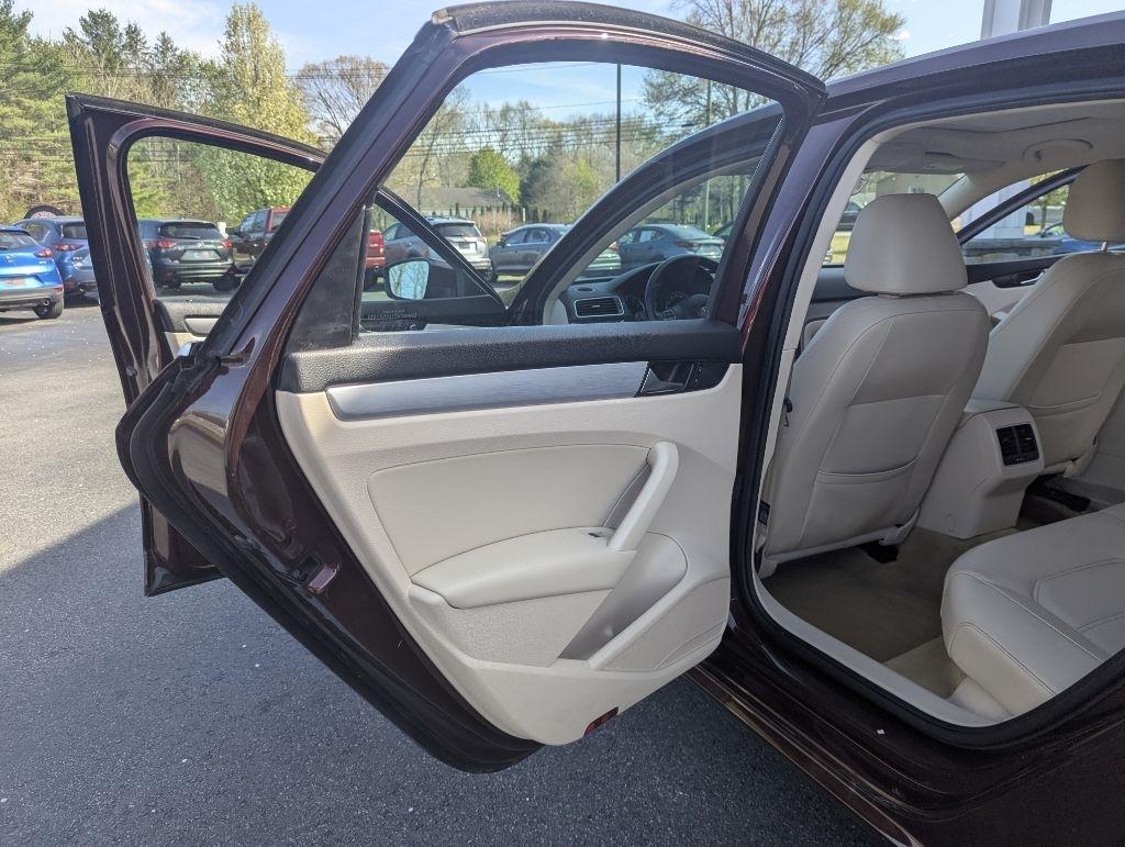 Volkswagen Passat 2.5L SE AT 2014