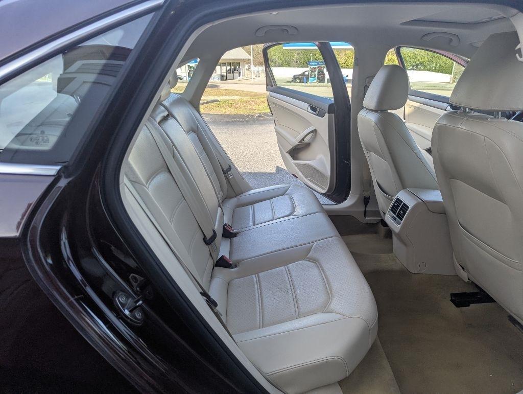 Volkswagen Passat 2.5L SE AT 2014