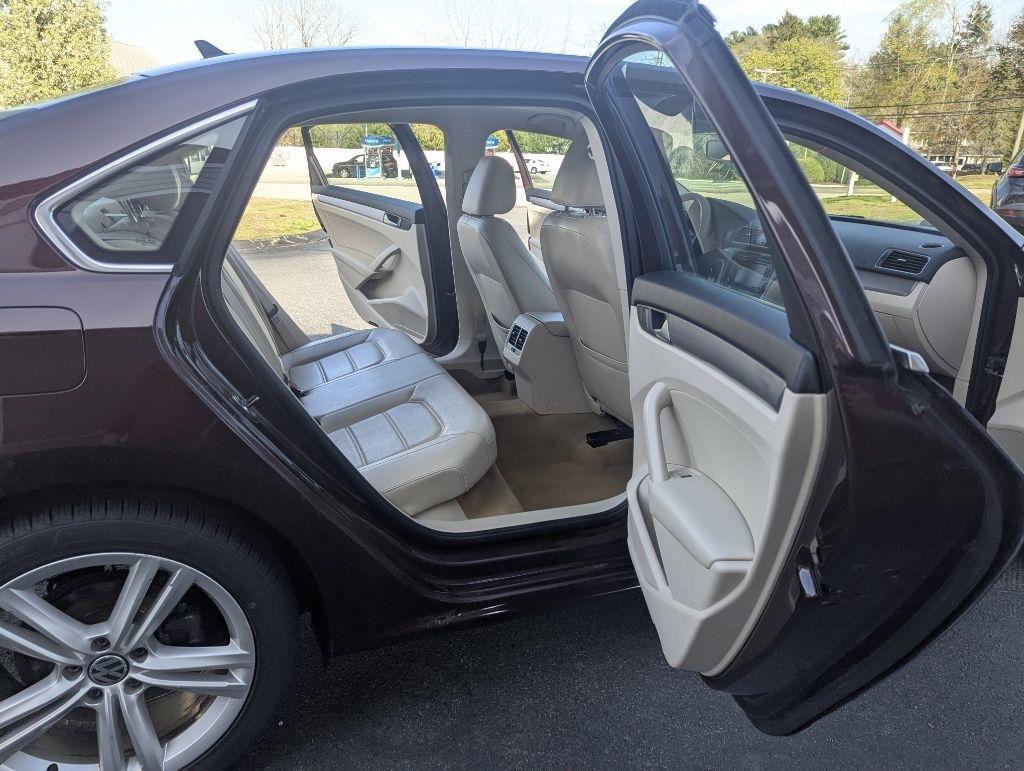 Volkswagen Passat 2.5L SE AT 2014