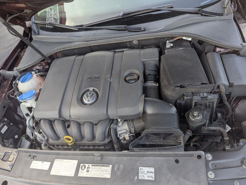 Volkswagen Passat 2.5L SE AT 2014