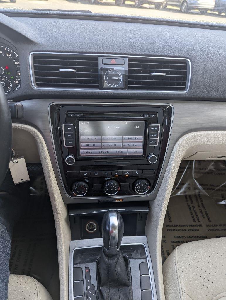 Volkswagen Passat 2.5L SE AT 2014