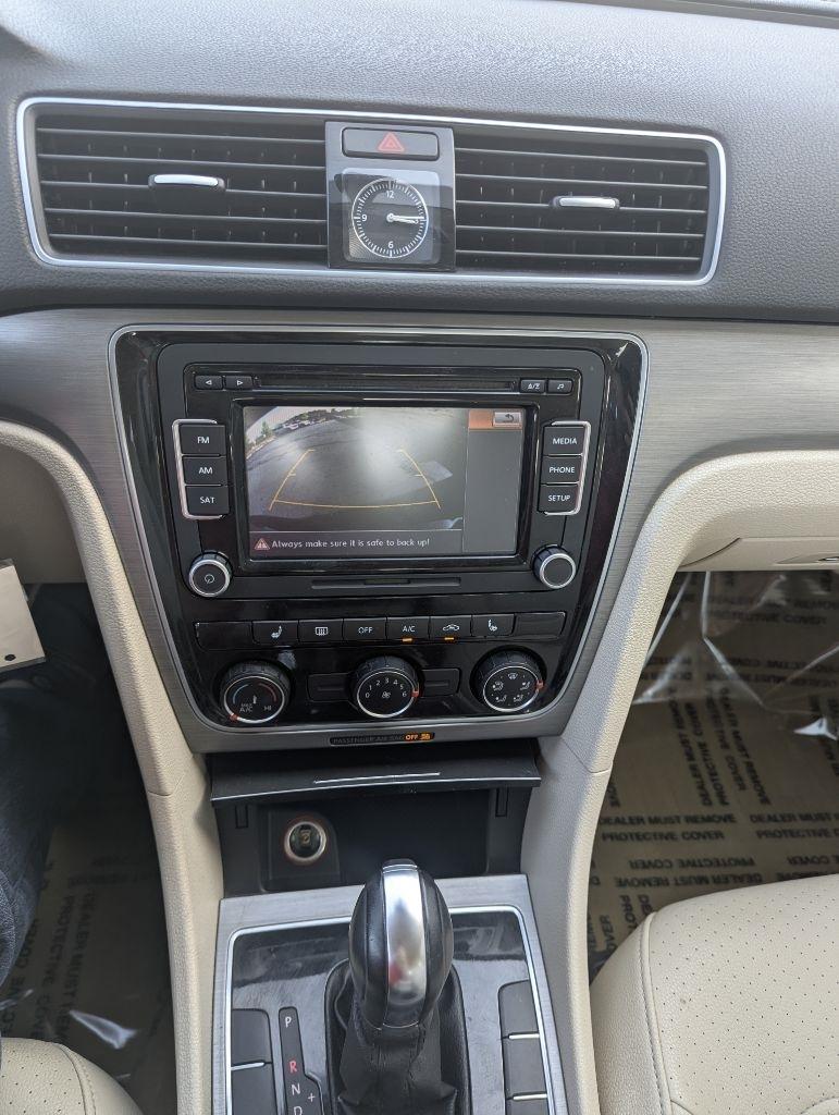 Volkswagen Passat 2.5L SE AT 2014