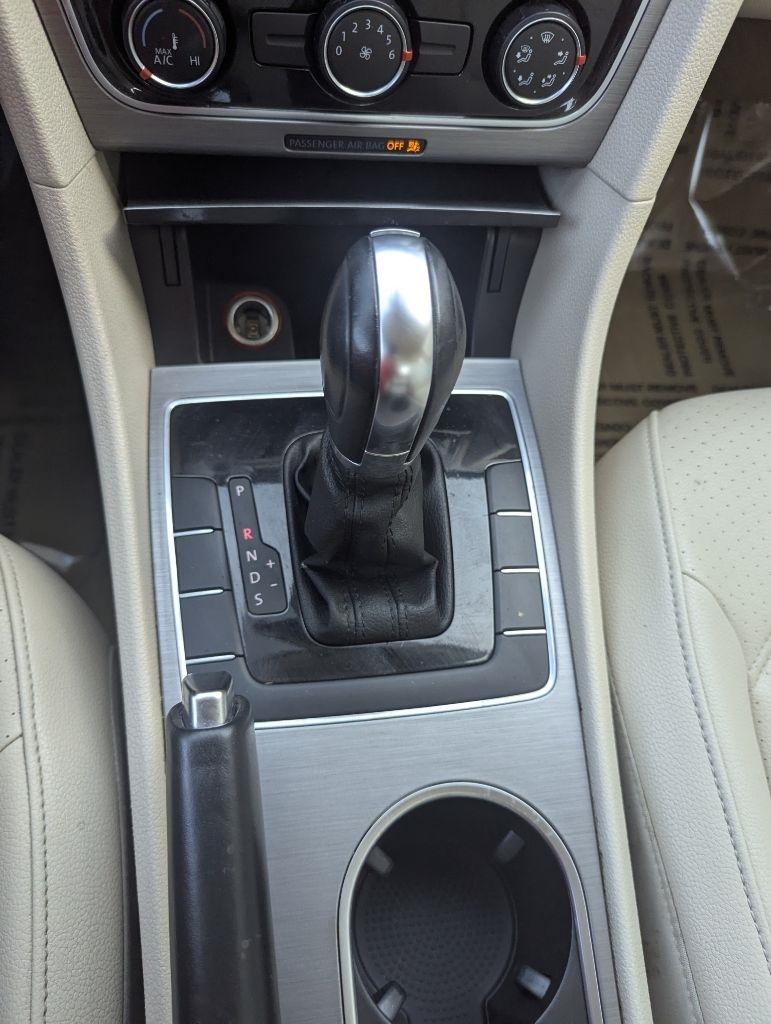 Volkswagen Passat 2.5L SE AT 2014