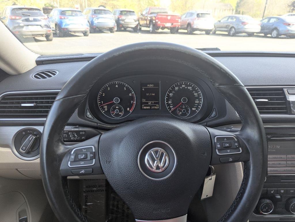 Volkswagen Passat 2.5L SE AT 2014