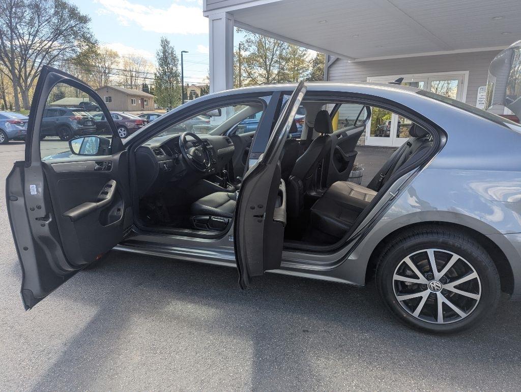 Volkswagen Jetta 1.4T SE 6A 2017