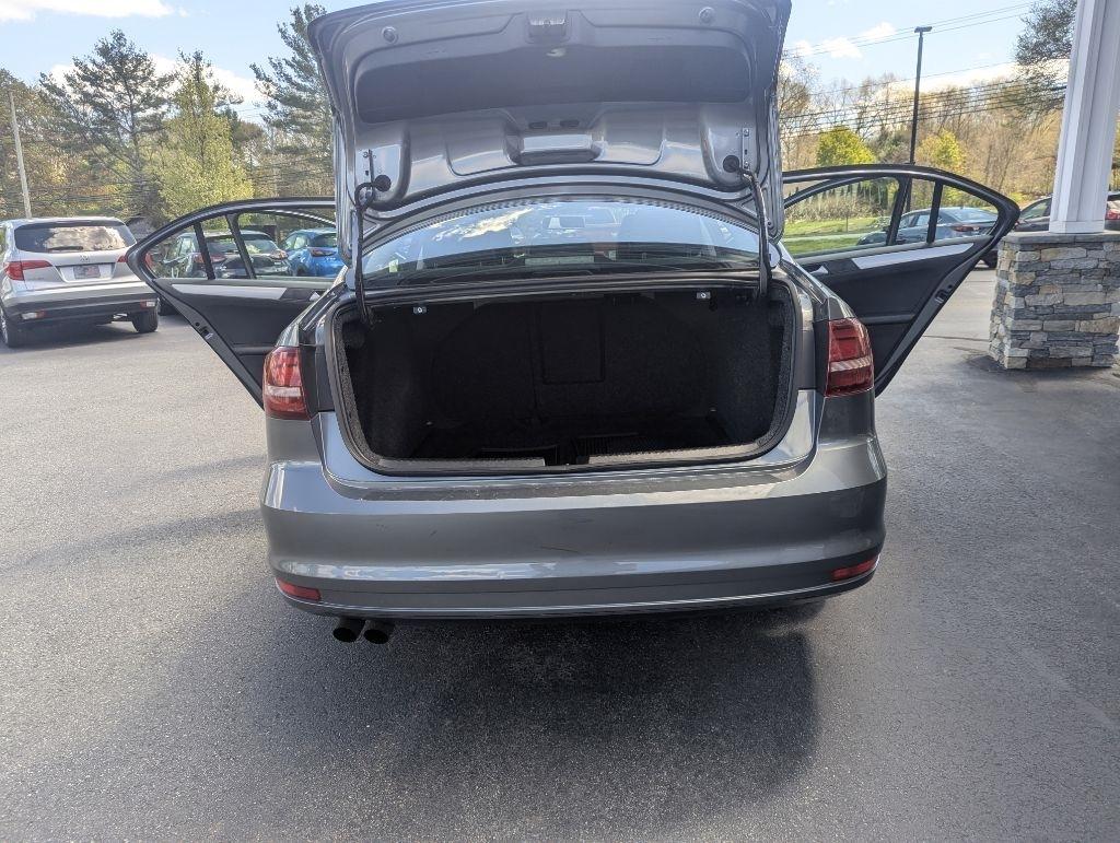 Volkswagen Jetta 1.4T SE 6A 2017