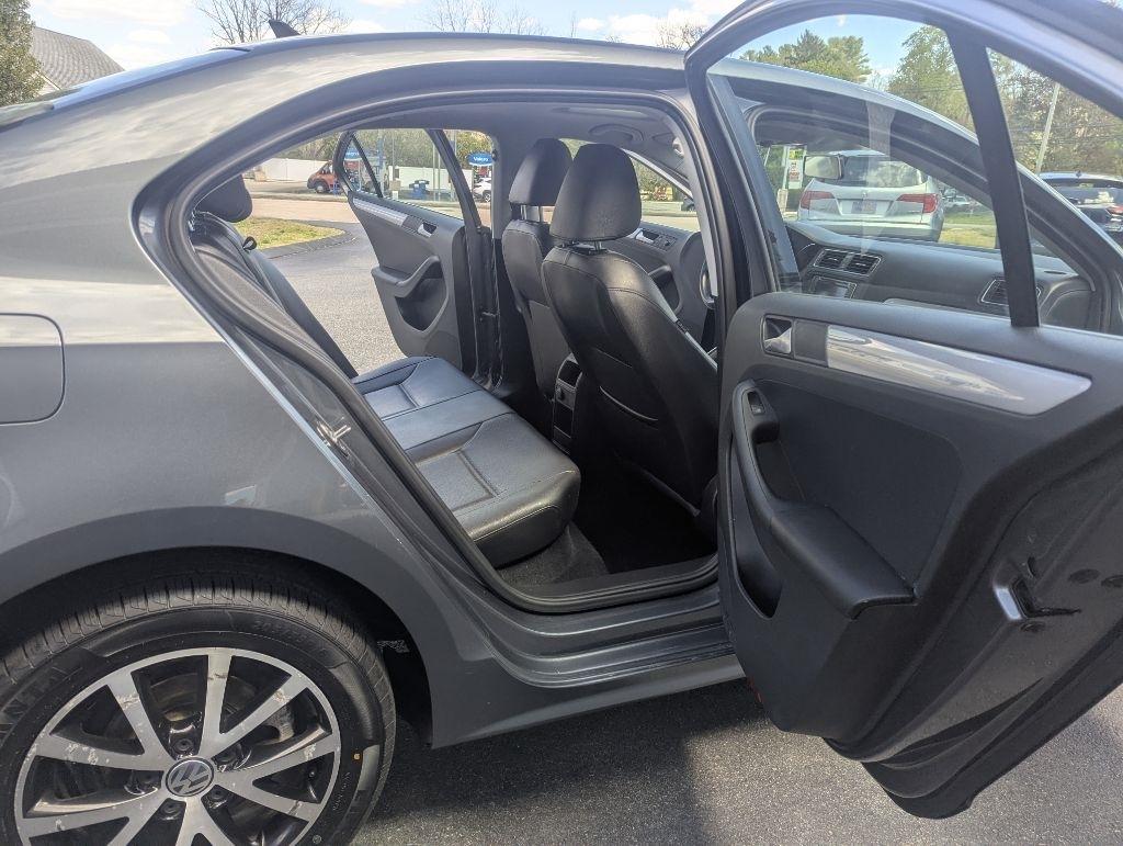 Volkswagen Jetta 1.4T SE 6A 2017