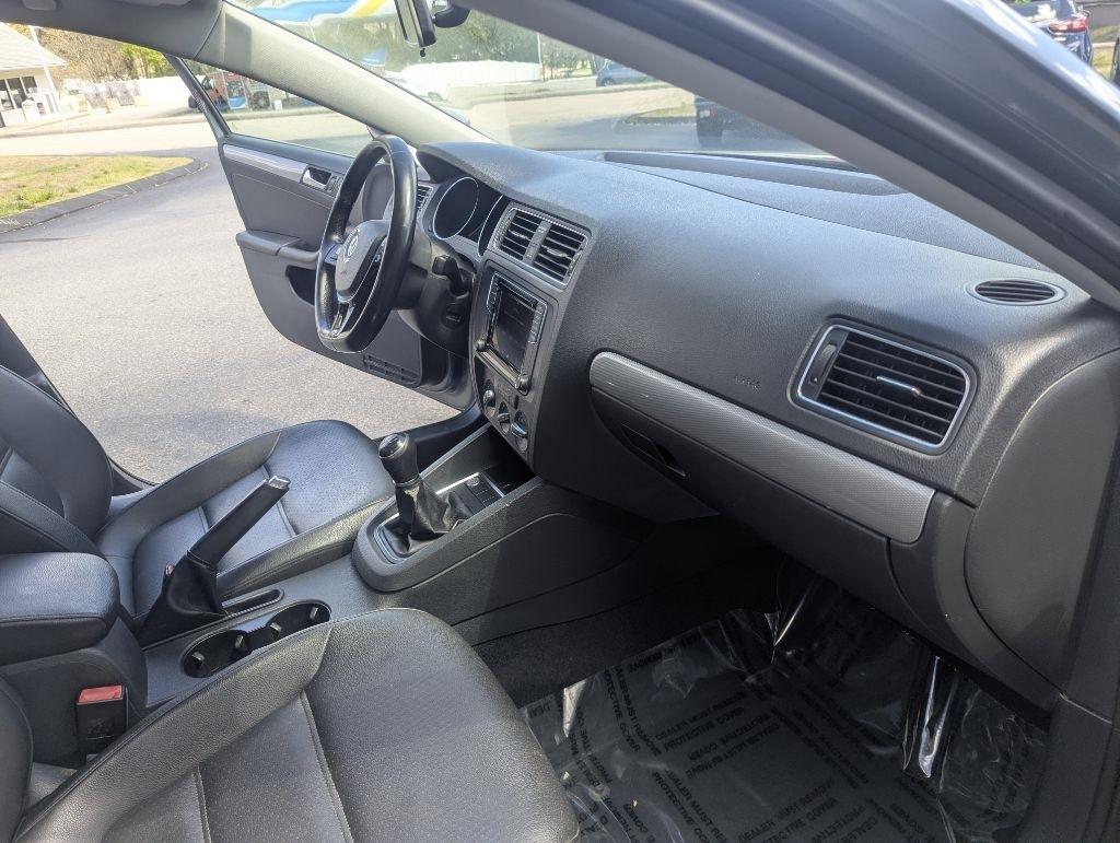 Volkswagen Jetta 1.4T SE 6A 2017