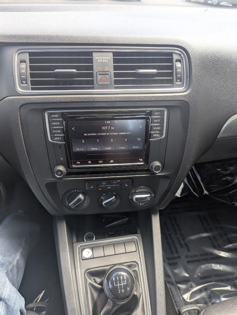 Volkswagen Jetta 1.4T SE 6A 2017