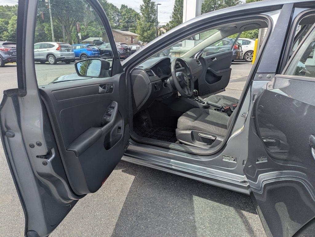 Volkswagen Jetta Sedan 4dr Auto S 2014