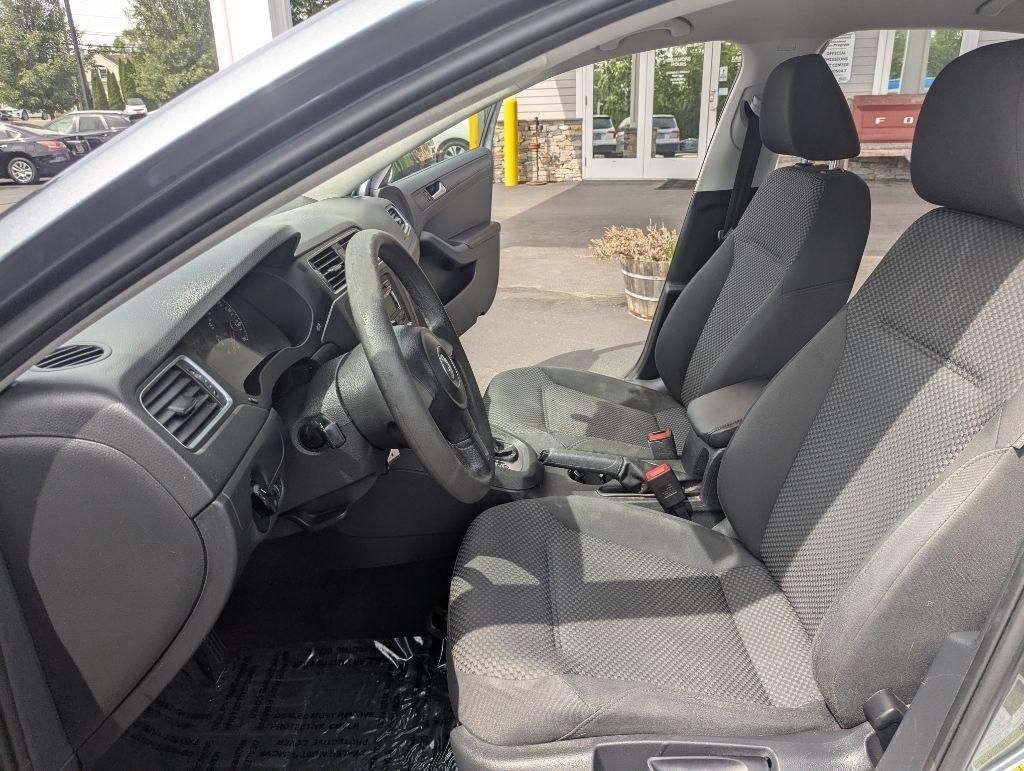 Volkswagen Jetta Sedan 4dr Auto S 2014