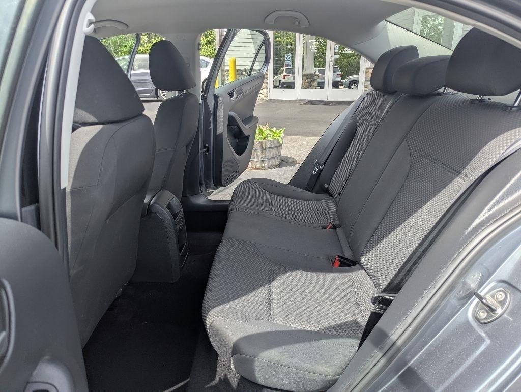 Volkswagen Jetta Sedan 4dr Auto S 2014