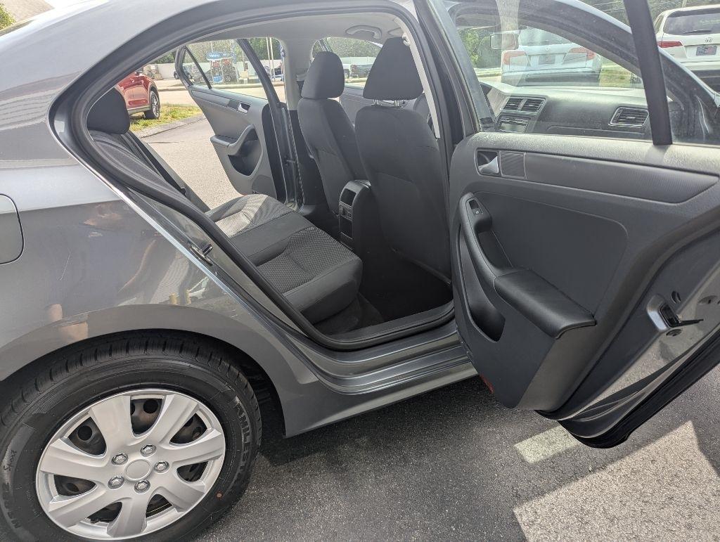 Volkswagen Jetta Sedan 4dr Auto S 2014