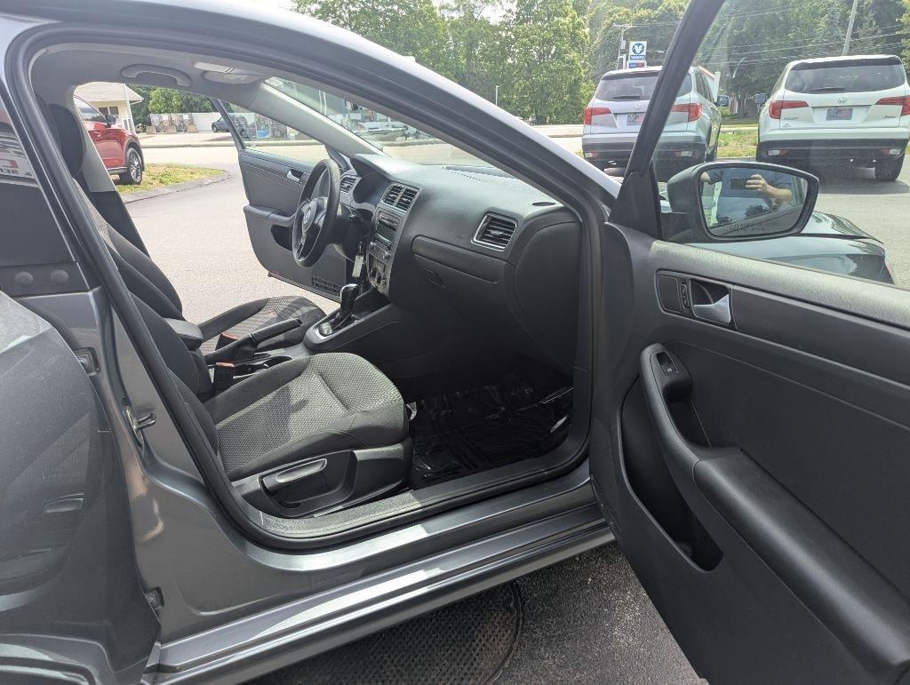Volkswagen Jetta Sedan 4dr Auto S 2014