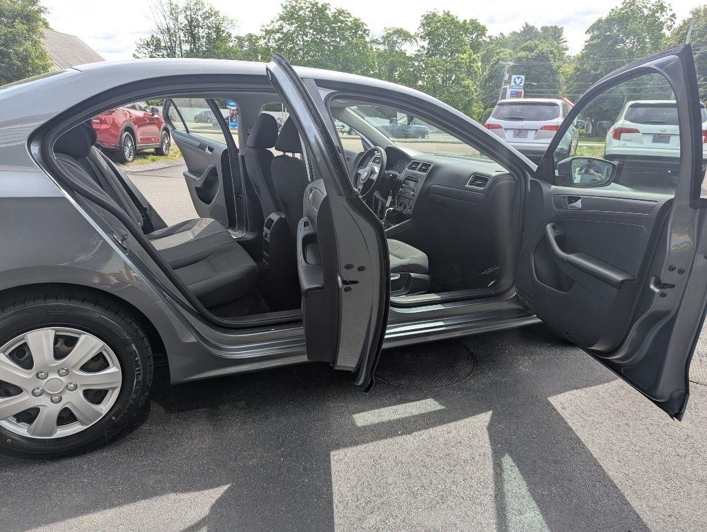 Volkswagen Jetta Sedan 4dr Auto S 2014