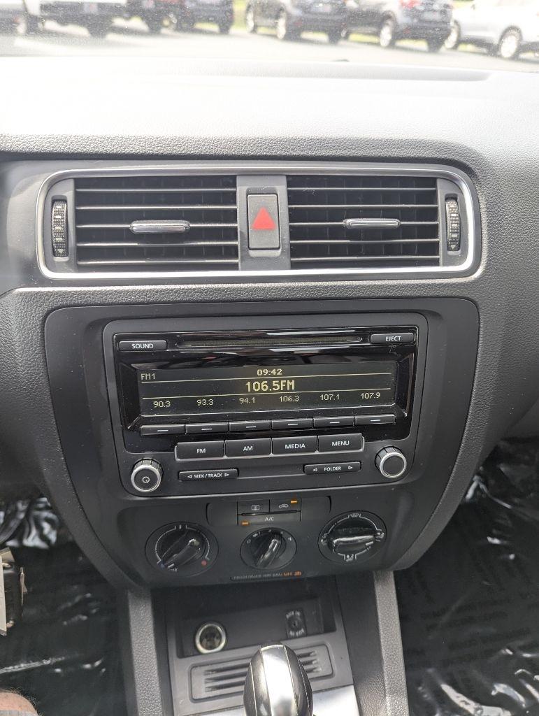 Volkswagen Jetta Sedan 4dr Auto S 2014