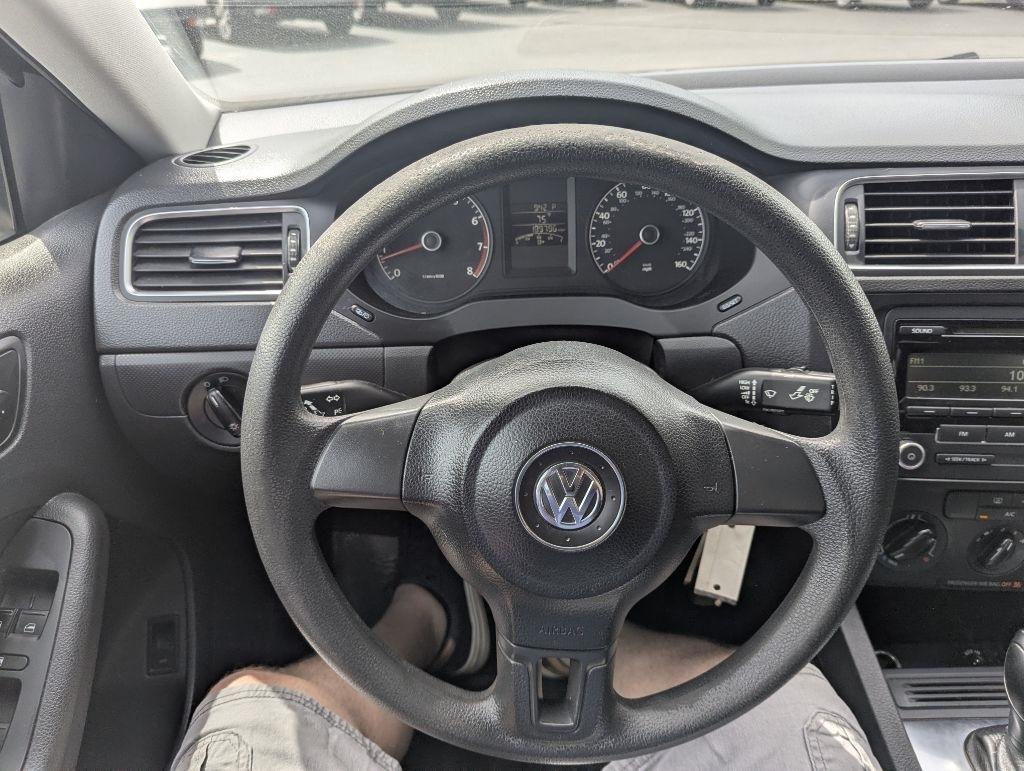 Volkswagen Jetta Sedan 4dr Auto S 2014