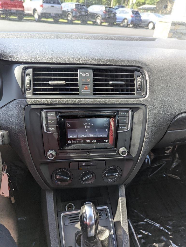 Volkswagen Jetta Sedan 4dr Auto 1.4T S 2016