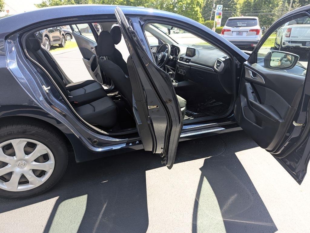 Mazda Mazda3 4-Door Sport Manual 2018