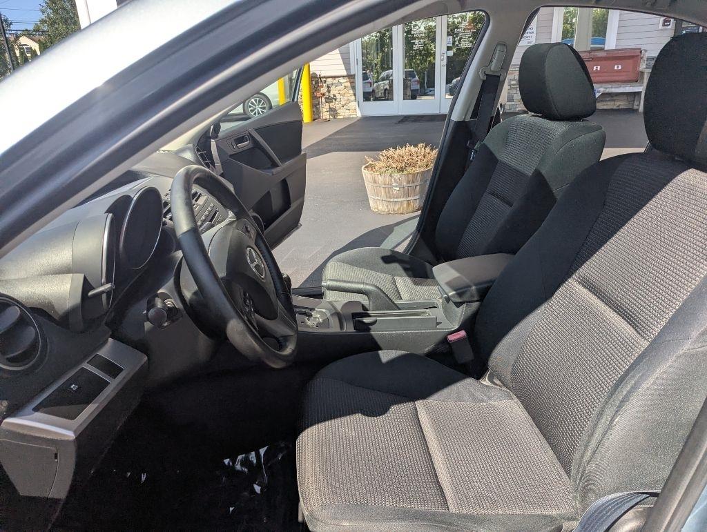 Mazda MAZDA3 4dr Sdn Auto i Touring 2012
