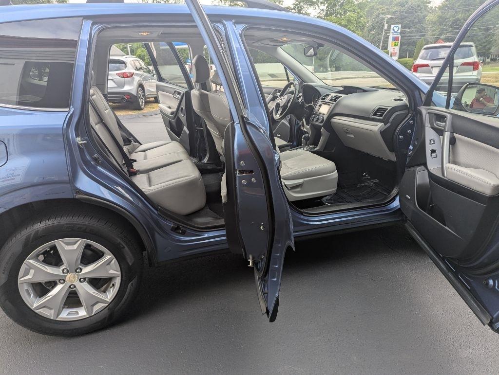 Subaru Forester 4dr CVT 2.5i Limited PZEV 2015