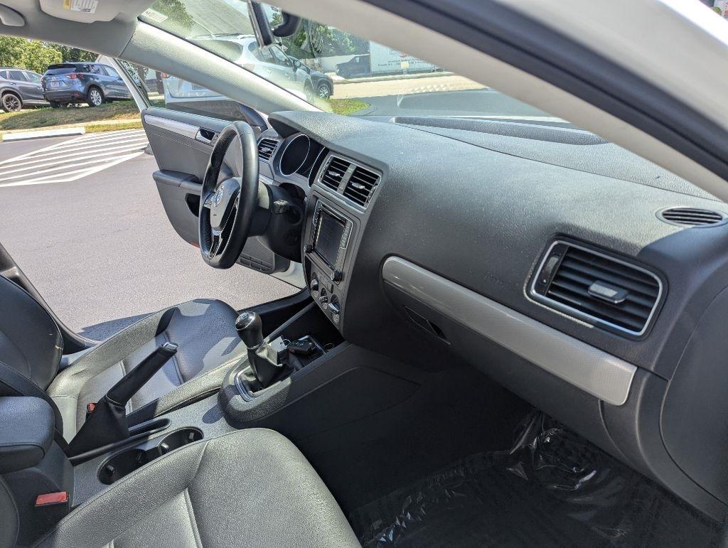 Volkswagen Jetta 1.4T SE Manual 2017