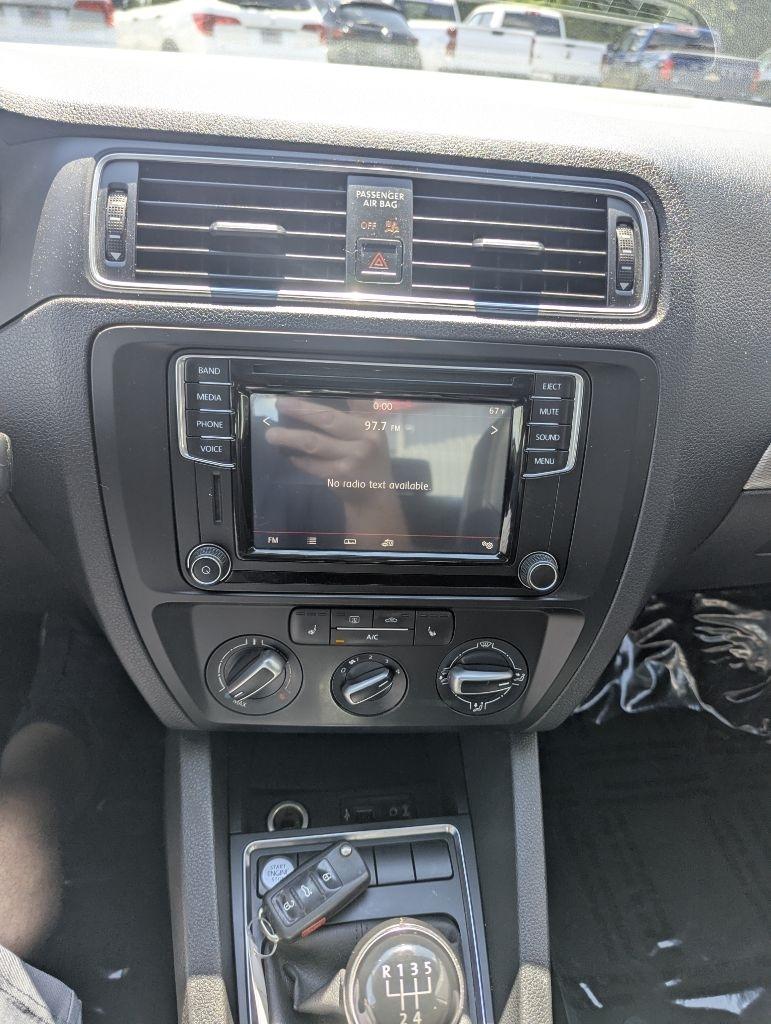 Volkswagen Jetta 1.4T SE Manual 2017