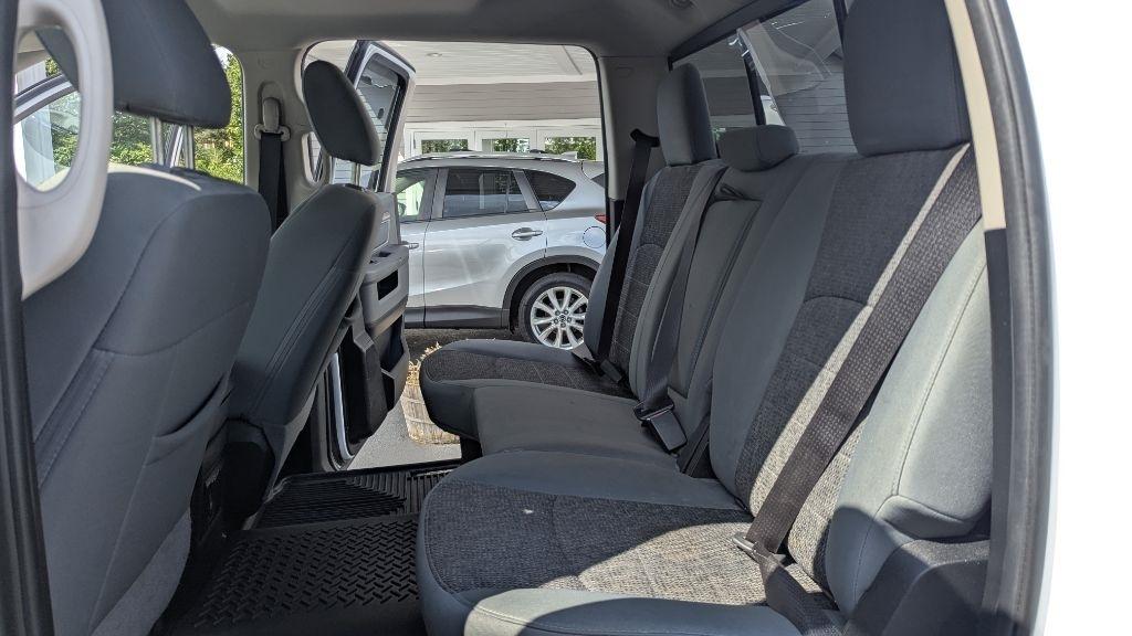 RAM 1500 Big Horn 4x4 Crew Cab 5'7" Box 2017