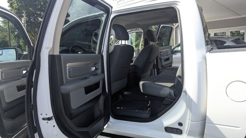RAM 1500 Big Horn 4x4 Crew Cab 5'7" Box 2017