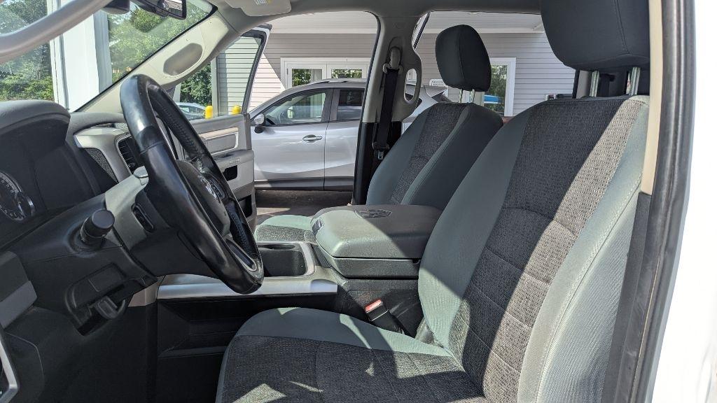 RAM 1500 Big Horn 4x4 Crew Cab 5'7" Box 2017