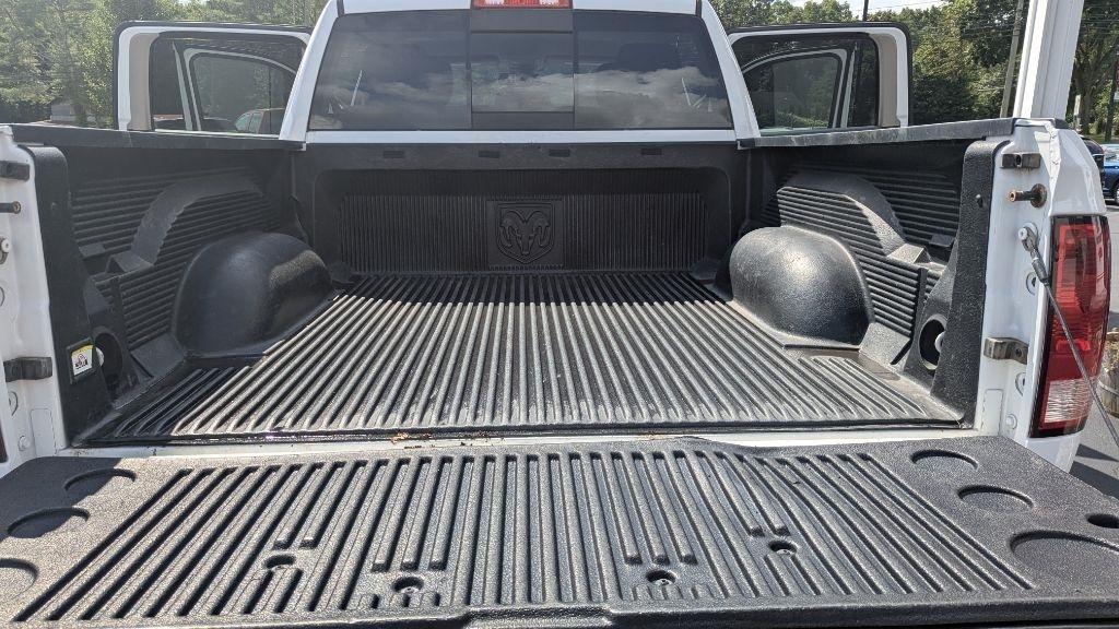 RAM 1500 Big Horn 4x4 Crew Cab 5'7" Box 2017
