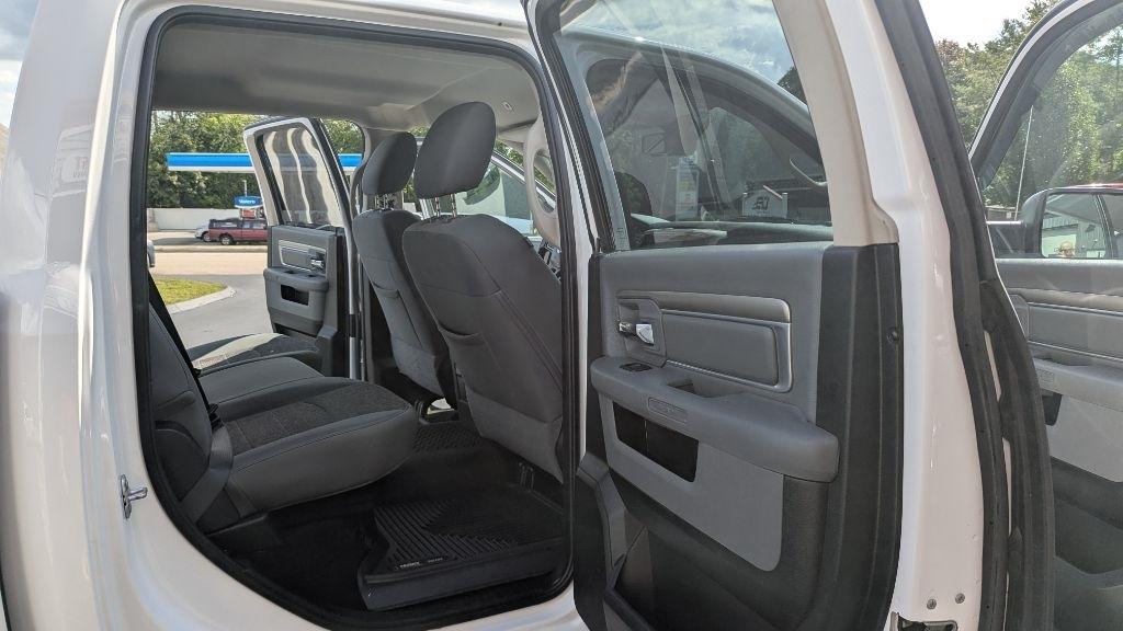 RAM 1500 Big Horn 4x4 Crew Cab 5'7" Box 2017