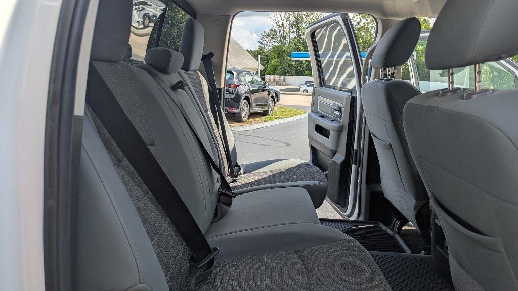 RAM 1500 Big Horn 4x4 Crew Cab 5'7" Box 2017