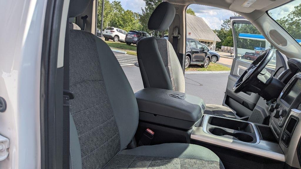 RAM 1500 Big Horn 4x4 Crew Cab 5'7" Box 2017
