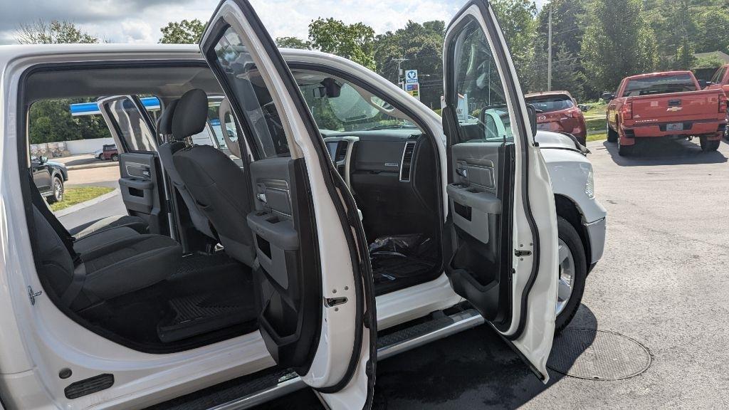 RAM 1500 Big Horn 4x4 Crew Cab 5'7" Box 2017