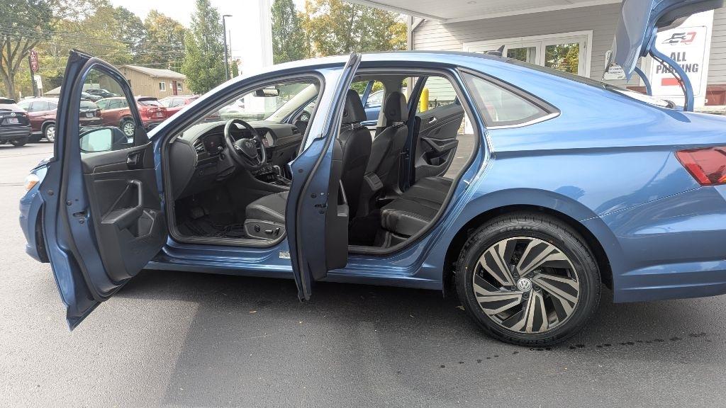 Volkswagen Jetta SEL Premium Auto w/SULEV *Ltd Avail* 2019