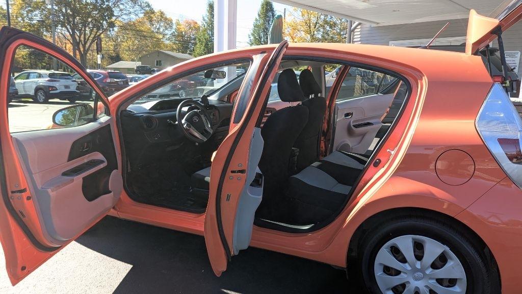 Toyota Prius c 5dr HB One (Natl) 2013