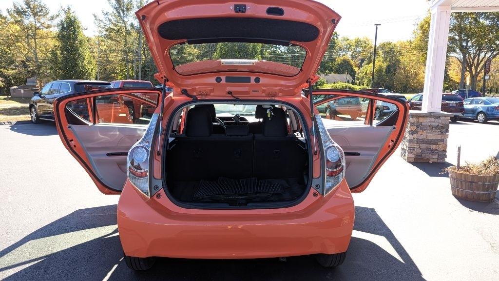 Toyota Prius c 5dr HB One (Natl) 2013