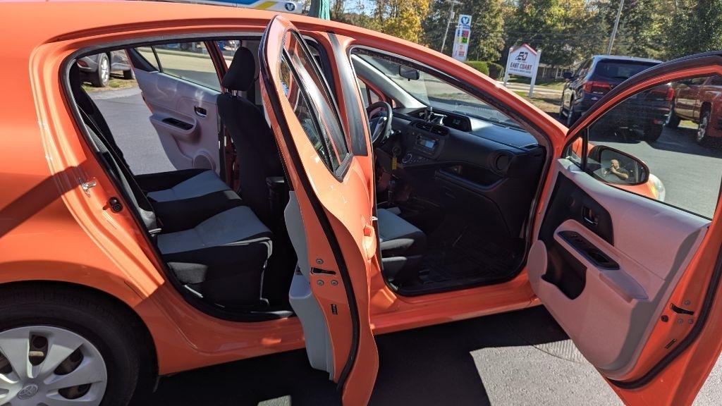 Toyota Prius c 5dr HB One (Natl) 2013