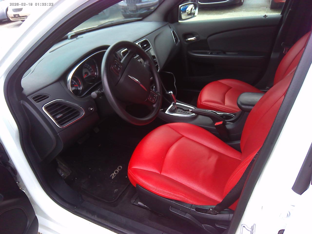 Chrysler 200 LX 2013