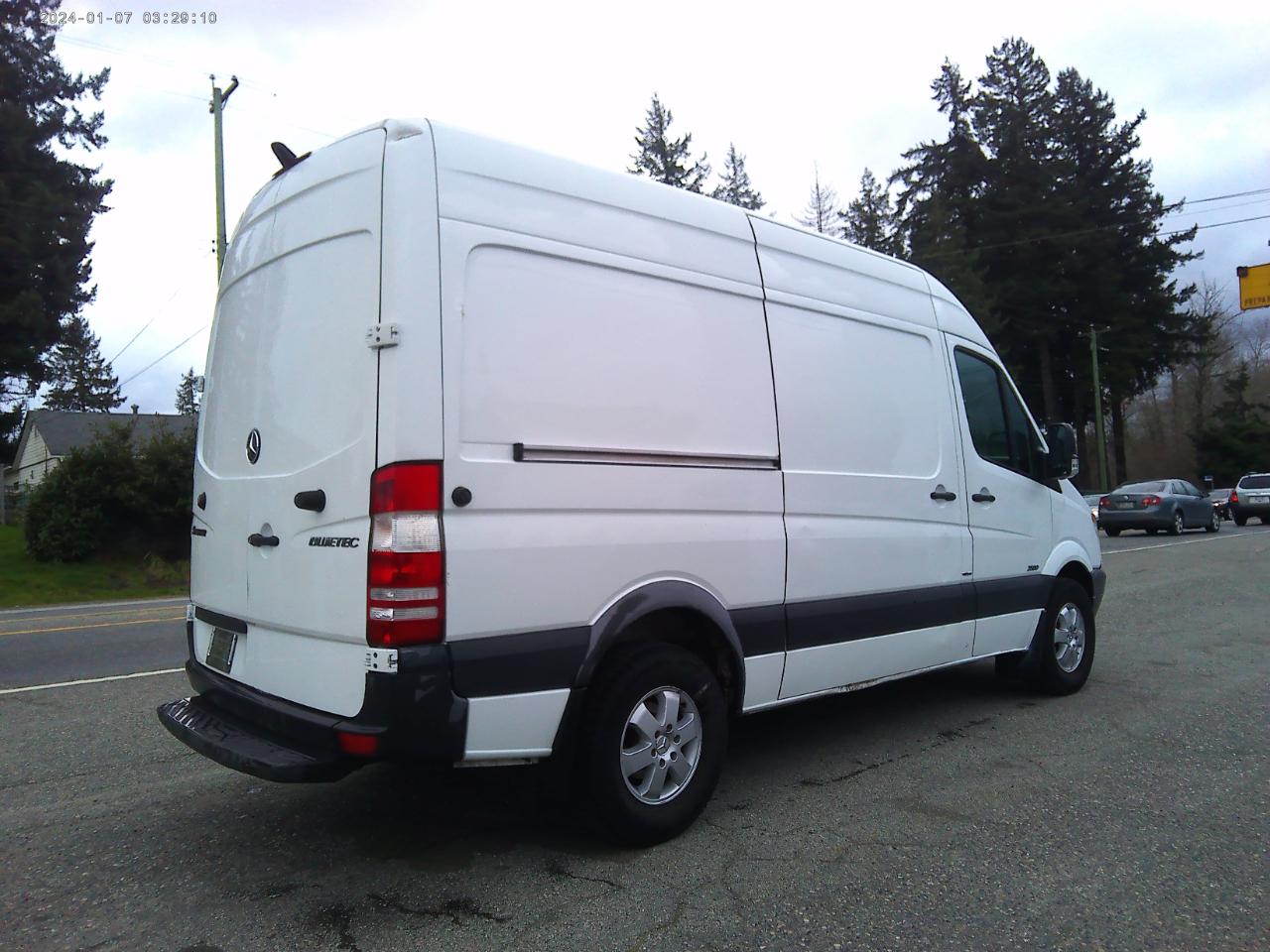 Mercedes-Benz Sprinter 2500 High Roof 144-in. WB 2013