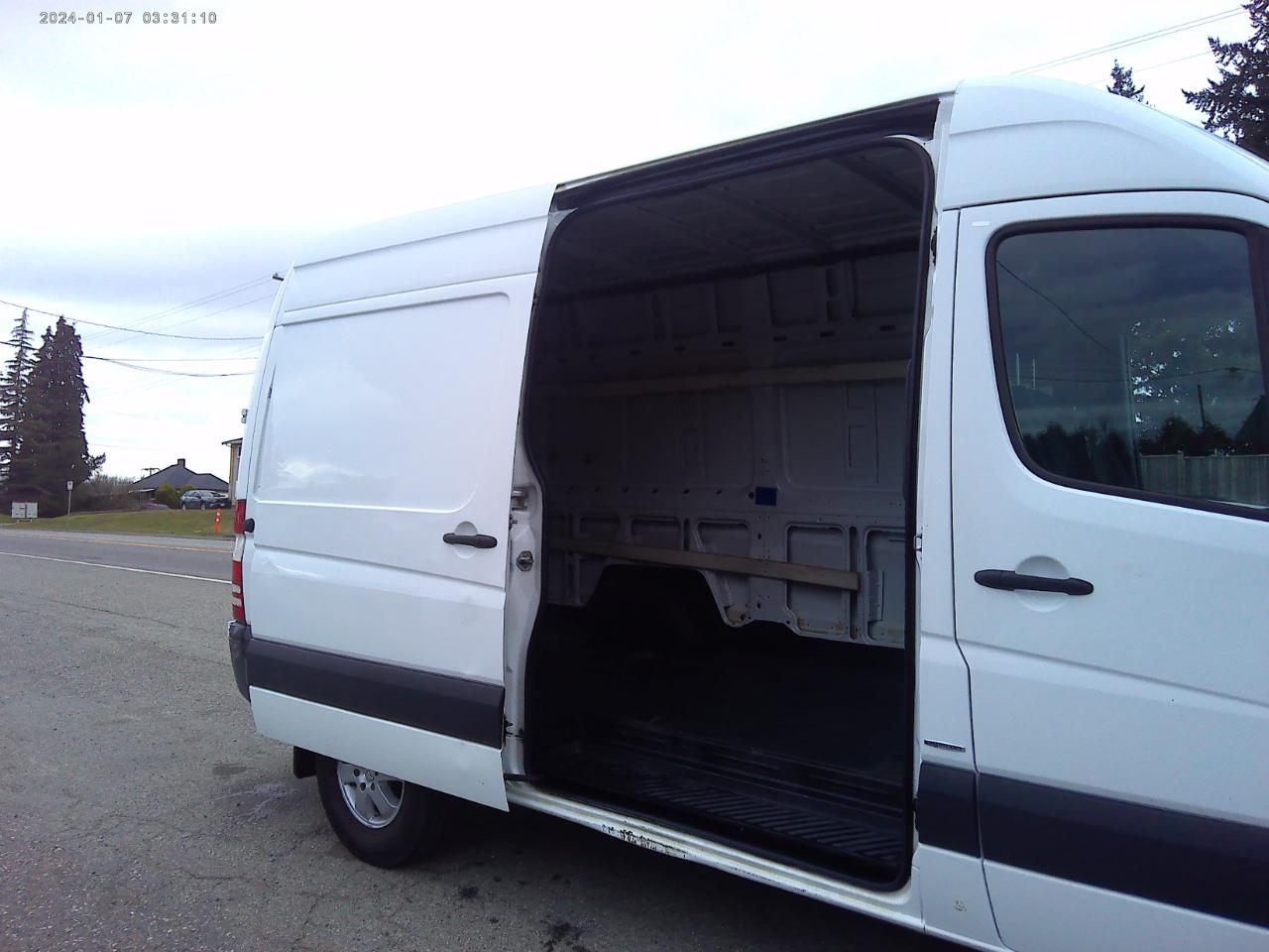 Mercedes-Benz Sprinter 2500 High Roof 144-in. WB 2013