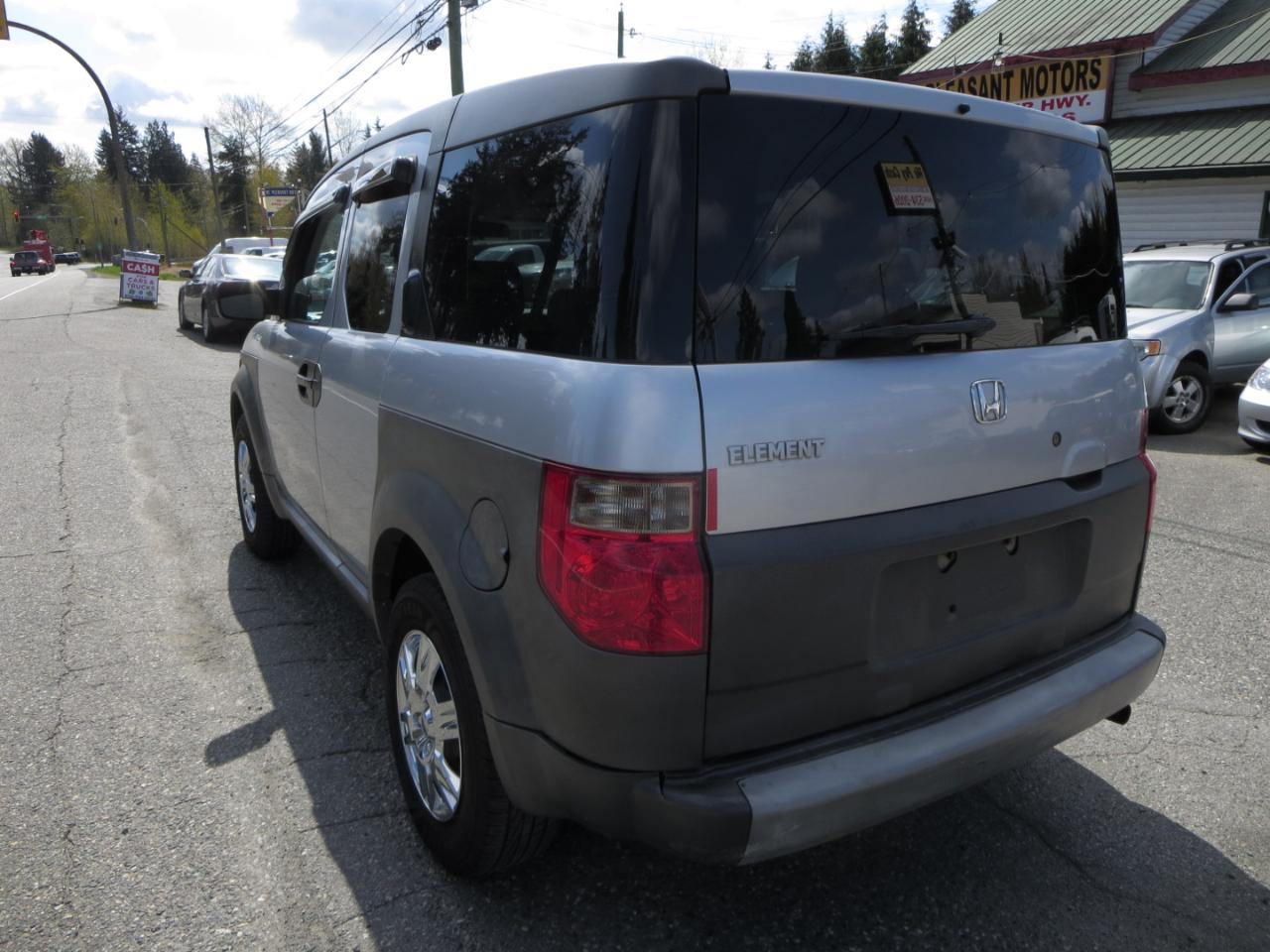 Honda Element DX 2WD AT 2003