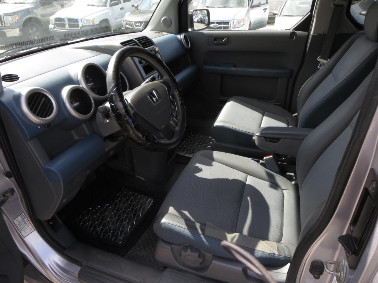 Honda Element DX 2WD AT 2003