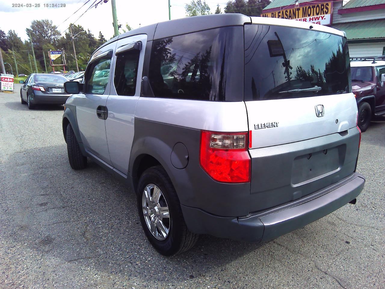 Honda Element DX 2WD AT 2003