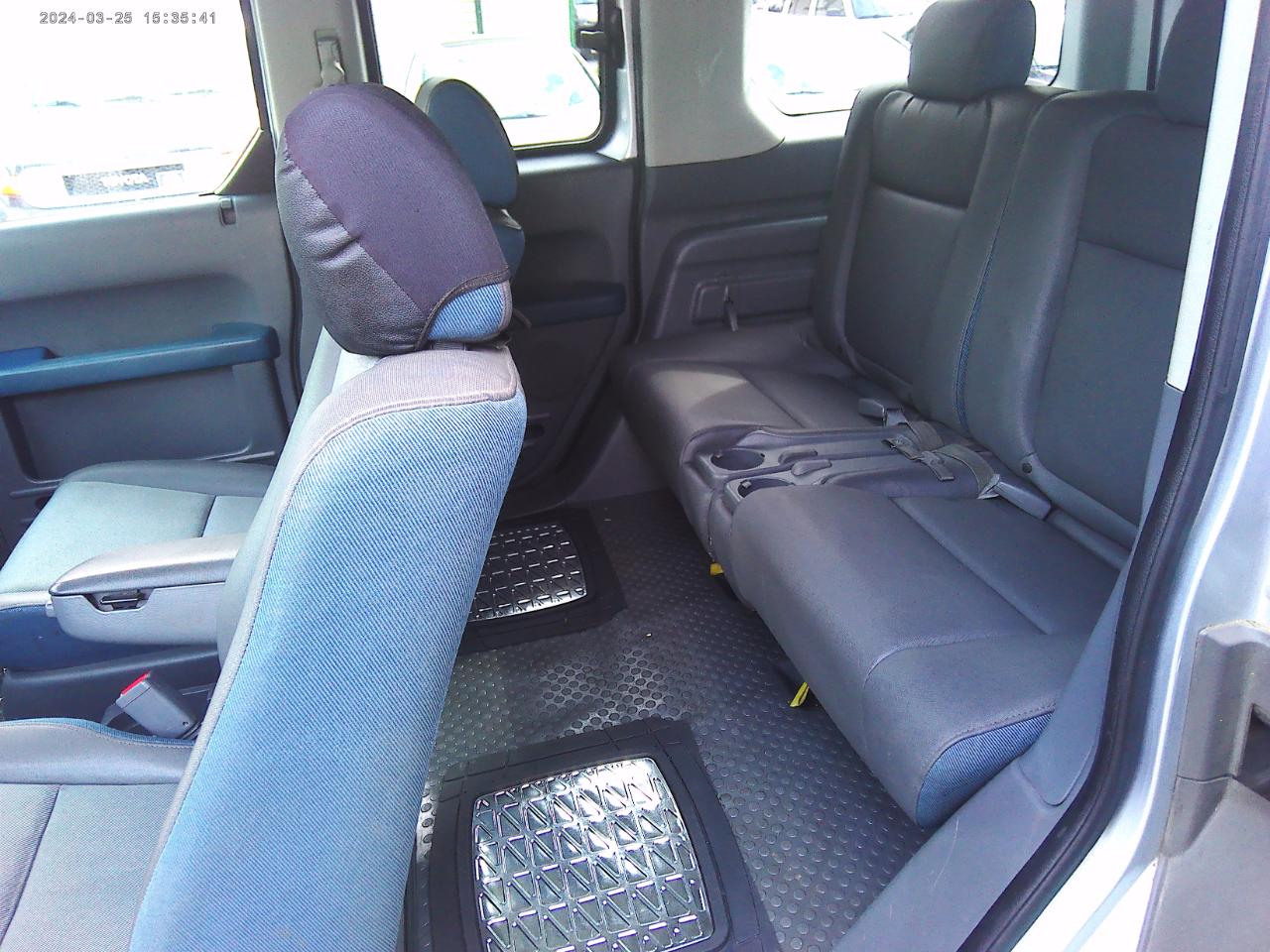 Honda Element DX 2WD AT 2003