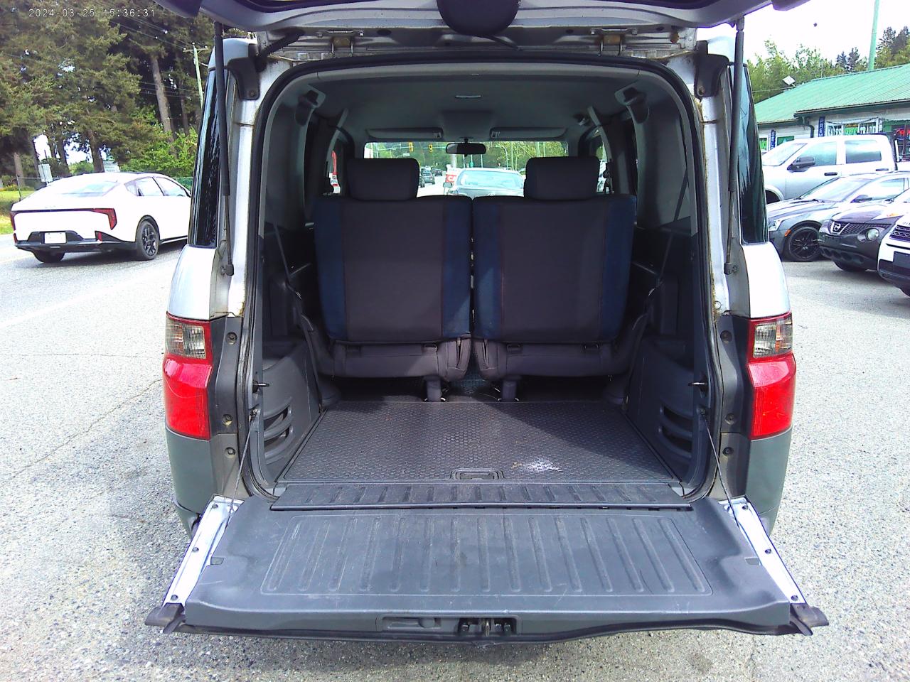 Honda Element DX 2WD AT 2003