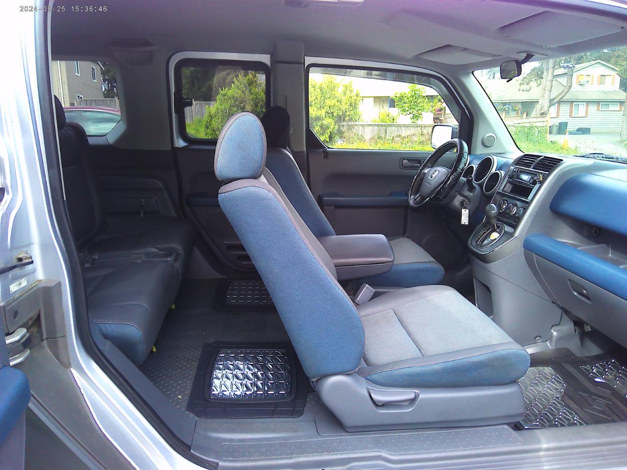 Honda Element DX 2WD AT 2003